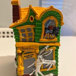 1997 Warner Bros Looney Tunes Halloween Haunted House Hard Plastic Coin Bank